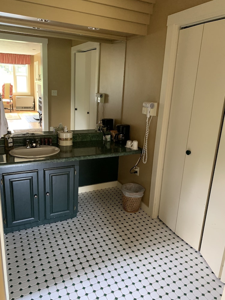 Lovett s Inn and Restaurant - photo 48