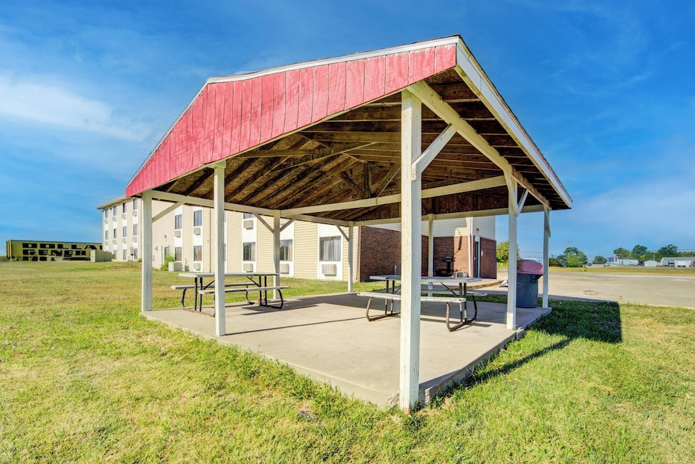 Capital O Amerihost Inn and Suites Kingdom City Hwy 54 MO - photo 61