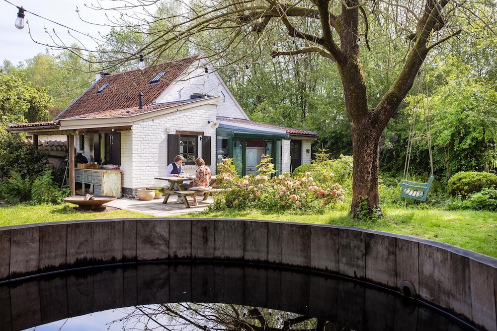 La Petite Foret Cottage in Brussels Countryside — 4-Star Luxury Hotel in Asse, Belgium