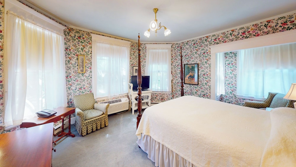 The Red Lion Inn - photo 42