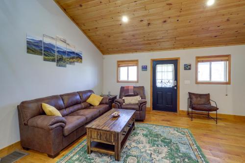 Pet Friendly Cabin with Fire Pit in Spruce Pine — Spruce Pine — photo 4
