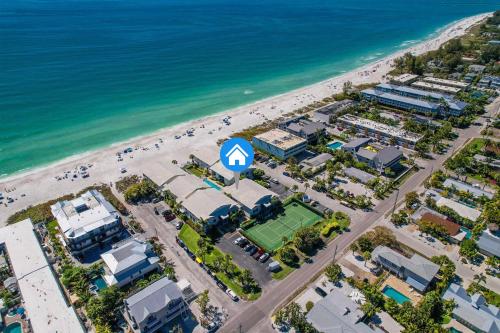 Beach front view and only steps to the white sandy beach — Holmes Beach — photo 3