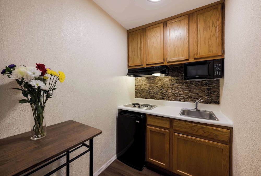 SureStay Plus by Best Western Woodbury Inn - photo 19