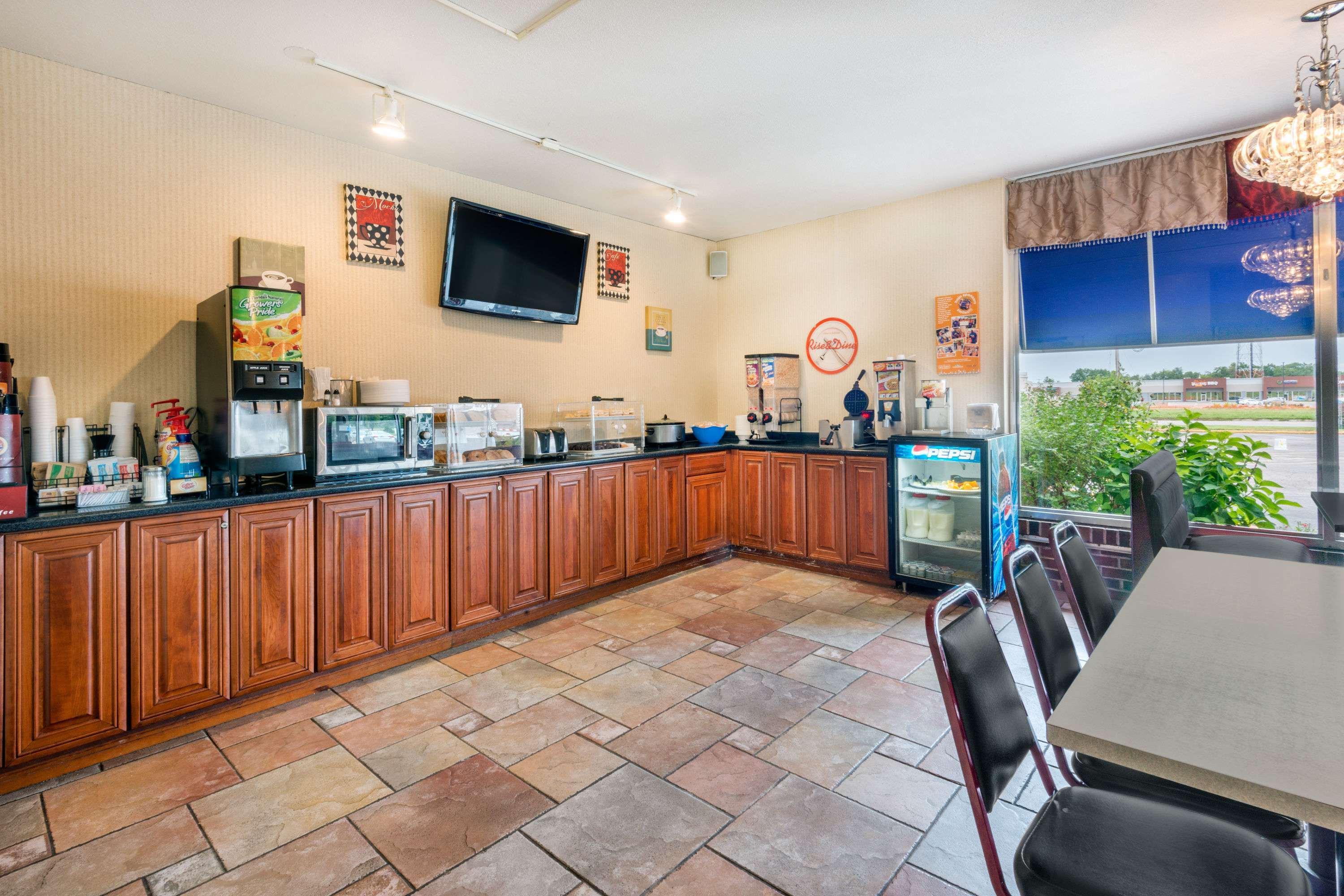 Howard Johnson by Wyndham Burlington - photo 19