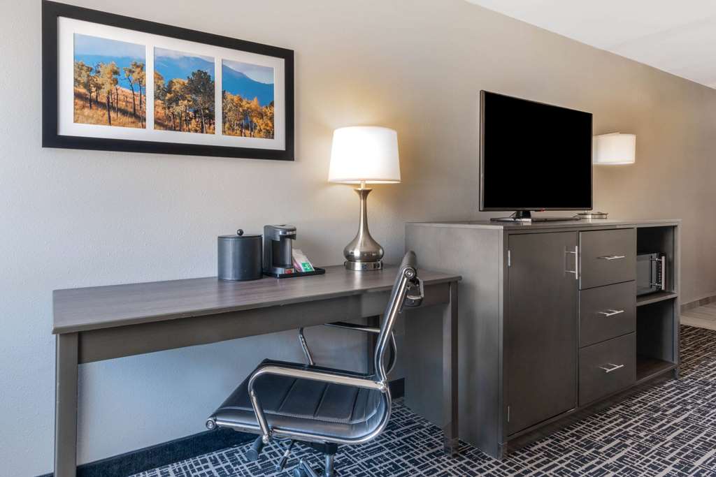 La Quinta Inn & Suites by Wyndham Glenwood Springs - photo 24