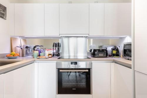 Modern & Comfortable Flat Tobacco Dock Wapping — 4-Star Luxury Hotel in London, United Kingdom