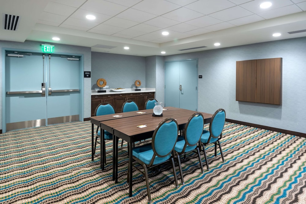 Hampton Inn Baltimore Bayview Campus - photo 30