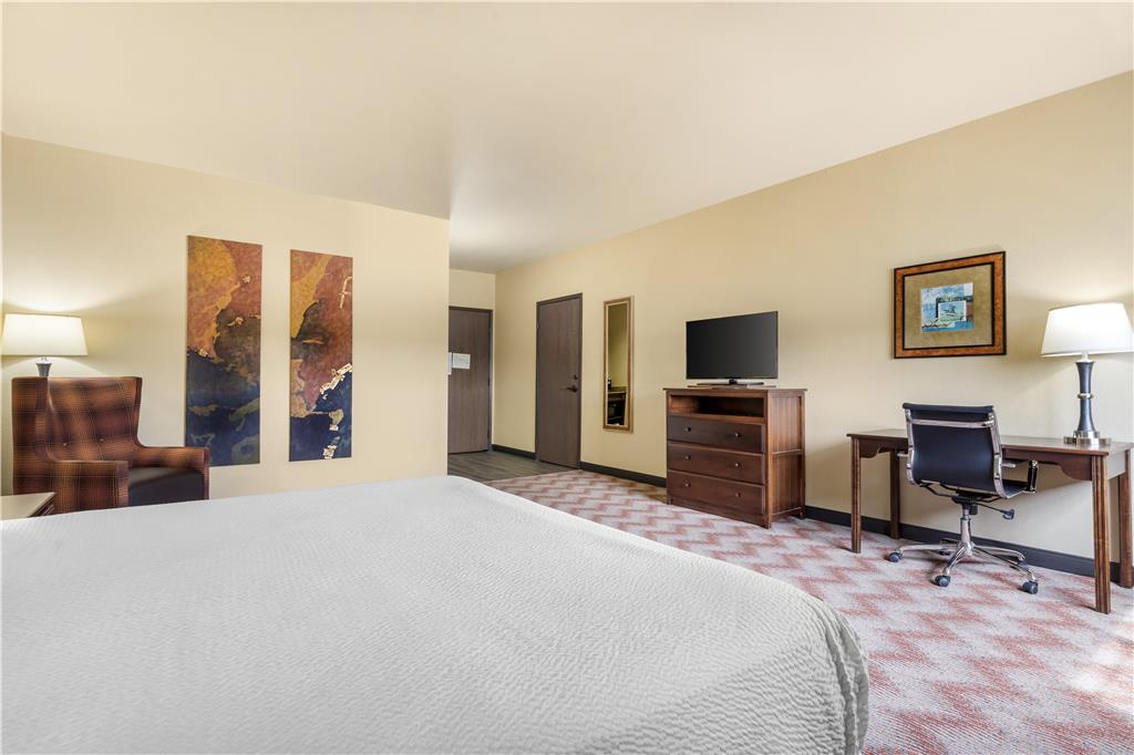Best Western Plus Cimarron Hotel & Suites - photo 12