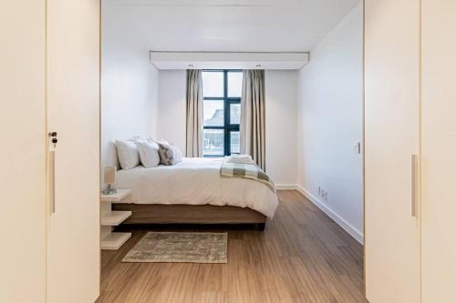 1 bed flat with Mountain view