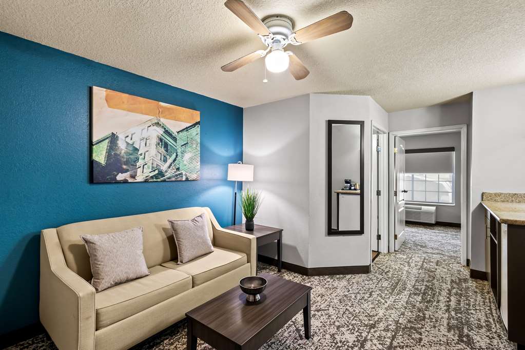Best Western Fort Wayne Inn & Suites North - photo 9