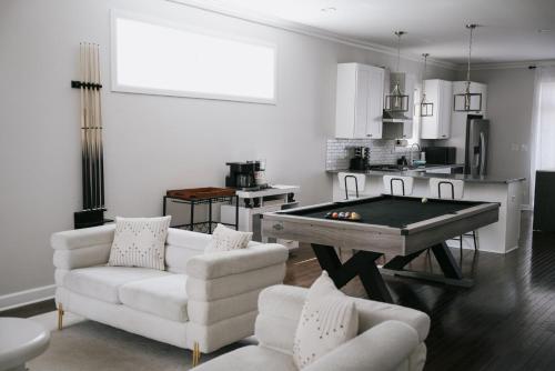 Game Room Firepit Playground Gym Billiard in Chicago, United States