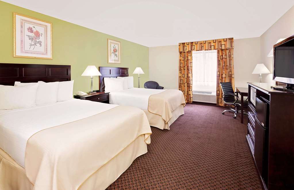 Baymont by Wyndham Battle Creek Downtown - photo 9