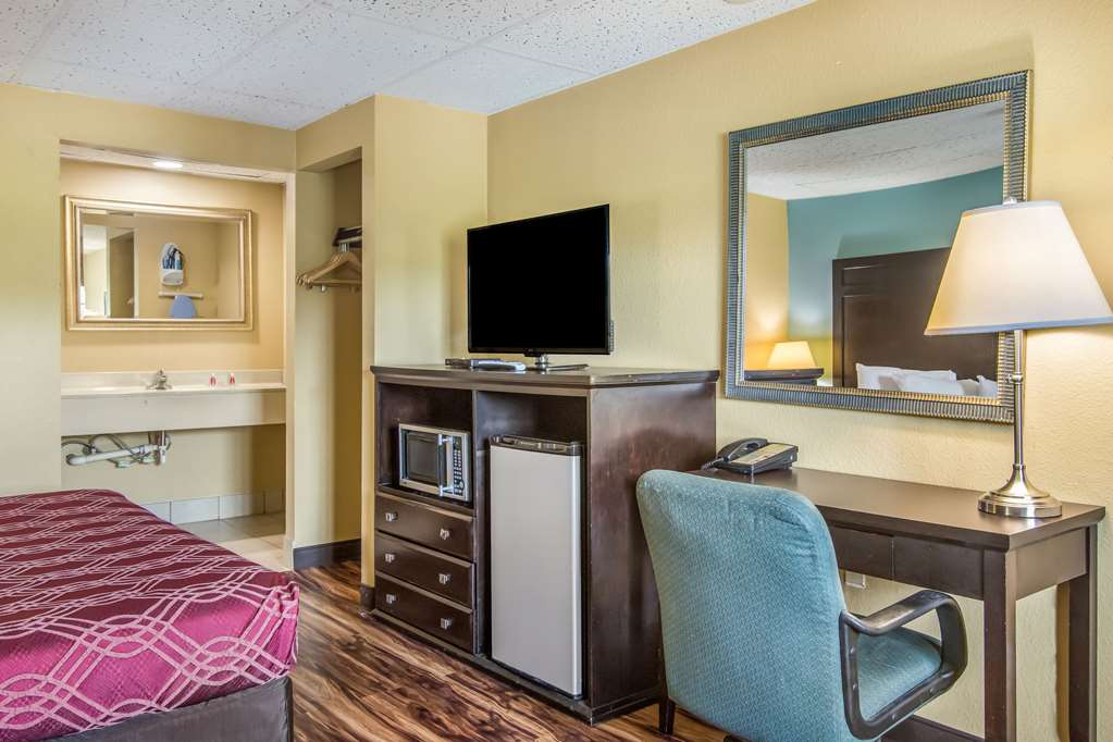 Econo Lodge Bradford South - photo 9