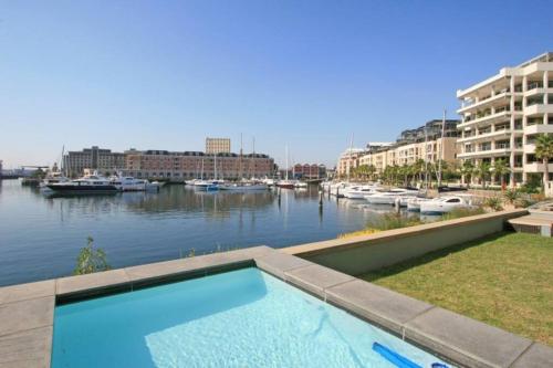 Outstanding V&A Marina Waterfront apartment