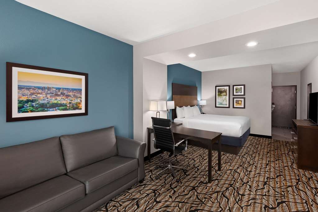La Quinta Inn & Suites by Wyndham Cullman - photo 27