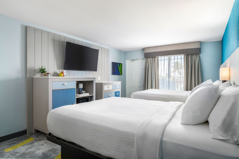 Capt Hiram's Resort - photo 4