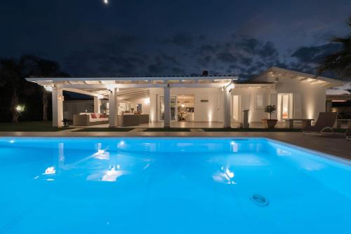 Isulatravel Villa Le Palme — 4-Star Luxury Hotel in Ispica, Italy