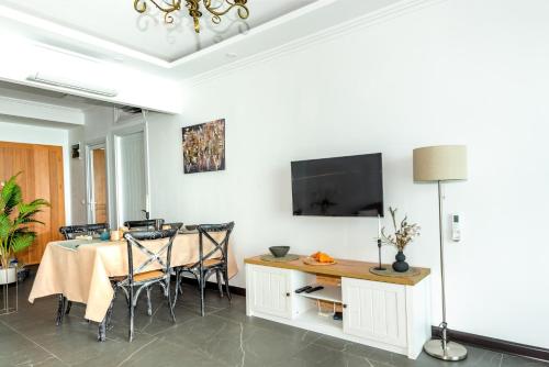 Ocean Breeze Retreat Honeymoon Apartment with Sea View in Porta Batumi Tower