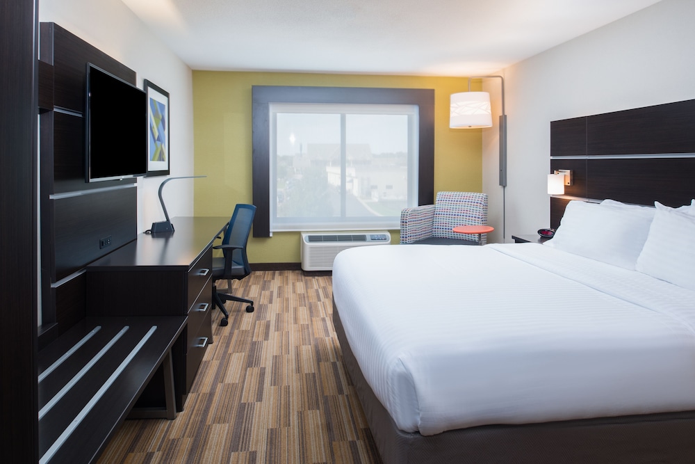 Holiday Inn Express Hotel & Suites Bismarck by IHG - photo 6