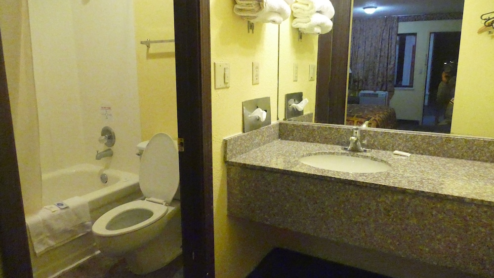 Allstate Inn Seymour - photo 8