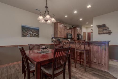 2BR Village At Indian Point 1702 next to SDC Free Tickets Daily up to 500 in Branson, United States