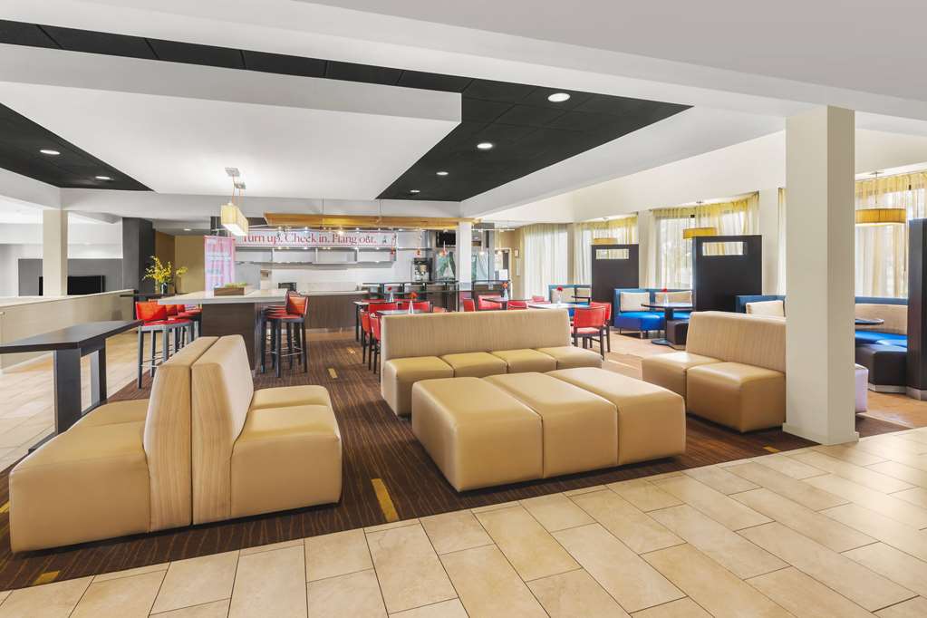 Super 8 by Wyndham Dallas Love Field Airport - photo 6