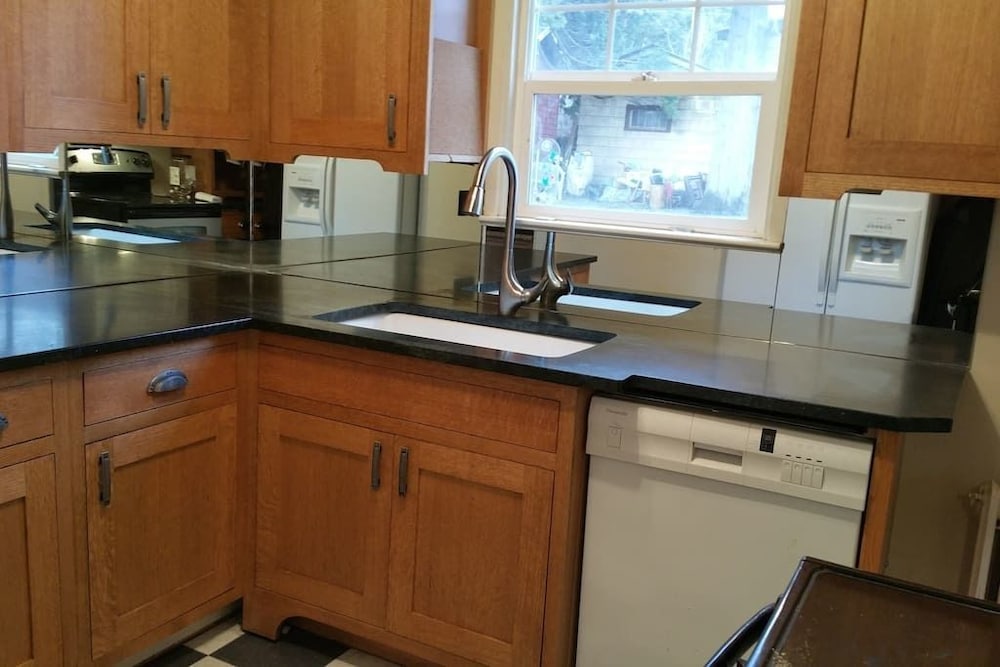 Spanish Craftsman Smarthouse 2 Baths - photo 8