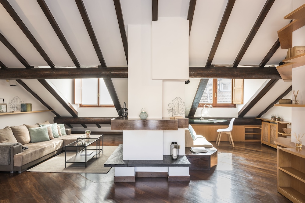 Porta Ticinese RentClass Mansarda — 4-Star Luxury Hotel in Milan, Italy