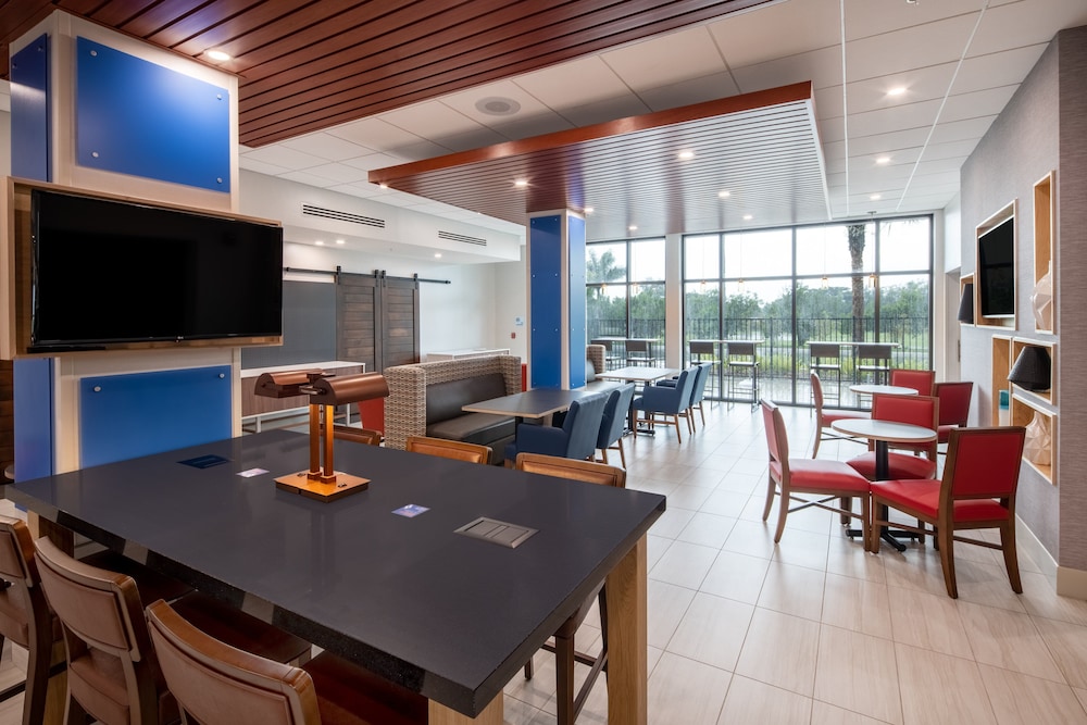 Holiday Inn Express & Suites Ft Myers Beach Sanibel Gateway by IHG - photo 38