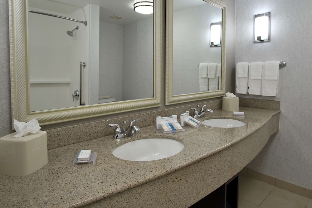 Hilton Garden Inn Sonoma County Airport - photo 16