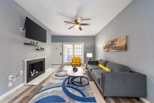 Gated 2BR Townhouse Pool & Patio Near Museums — 4-Star Luxury Hotel in Houston, United States