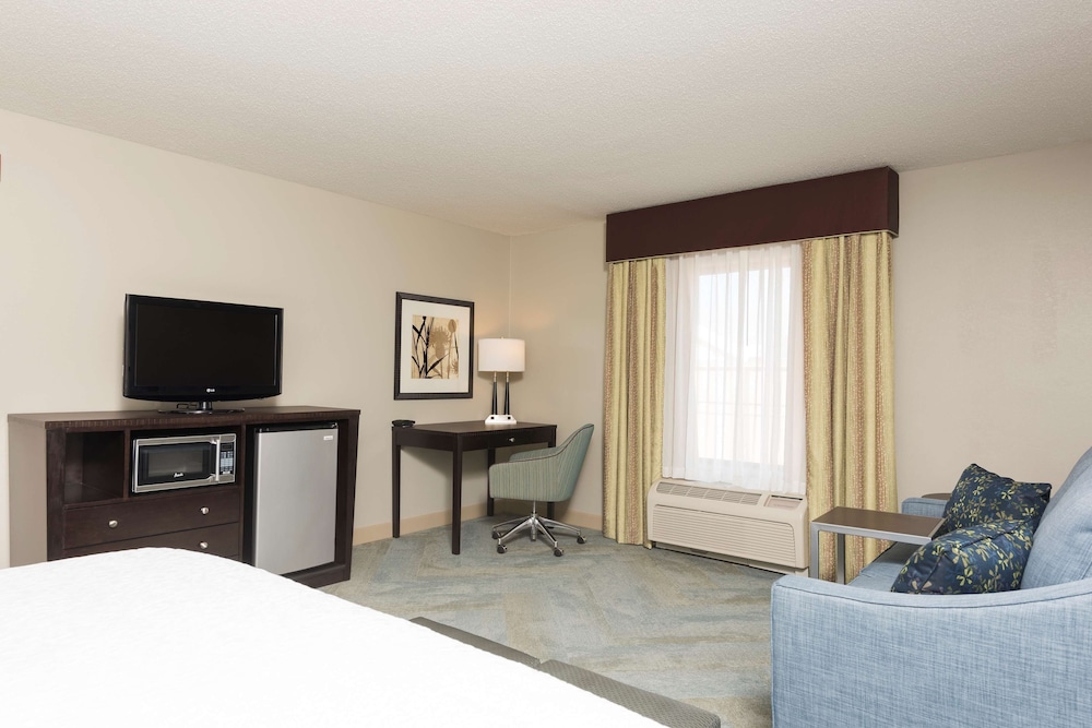 Hampton Inn Detroit Roseville - photo 7