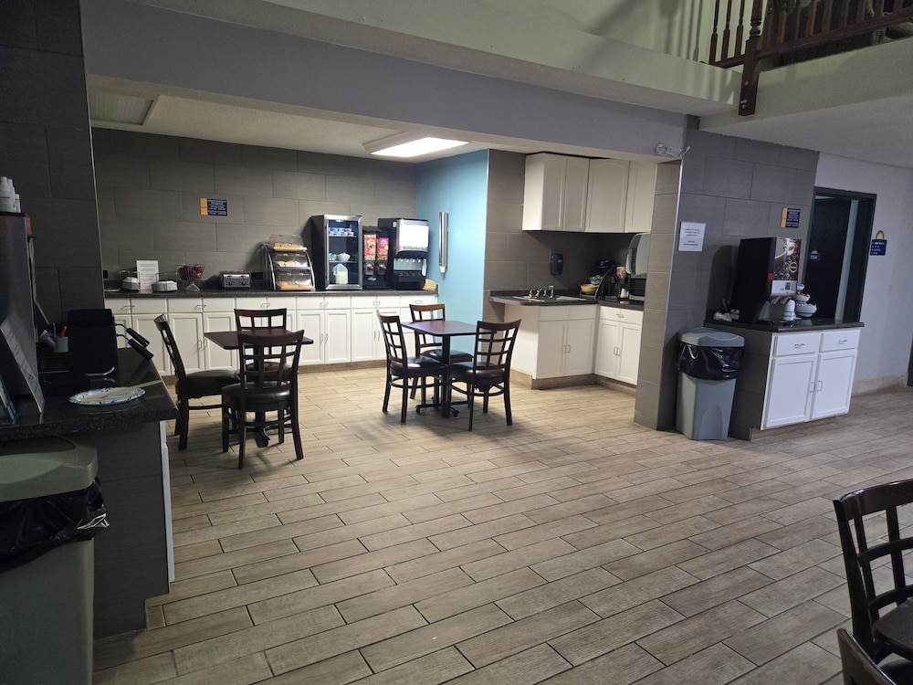 Days Inn by Wyndham Portage Cascade Mountain area - photo 69