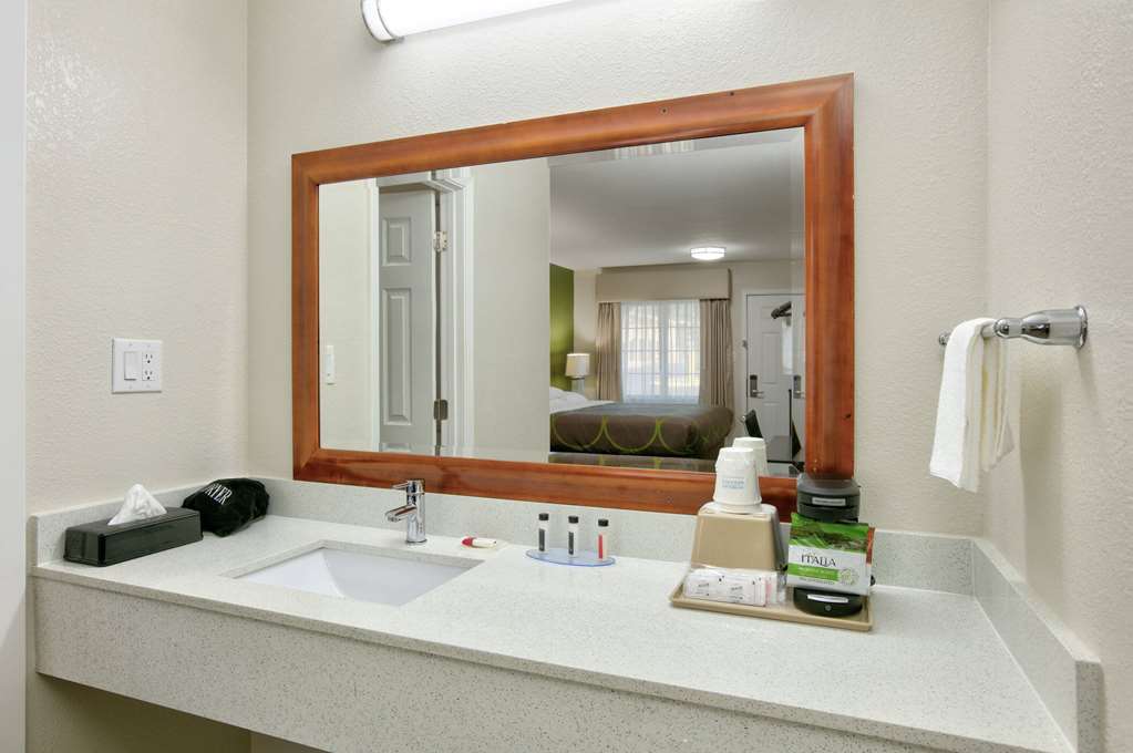 Super 8 by Wyndham Palestine - photo 17