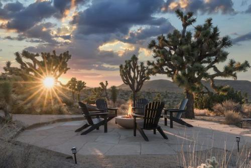 Skyline Ridge Modern Residence w Sprawling Views — 4-Star Luxury Hotel in Yucca Valley, United States