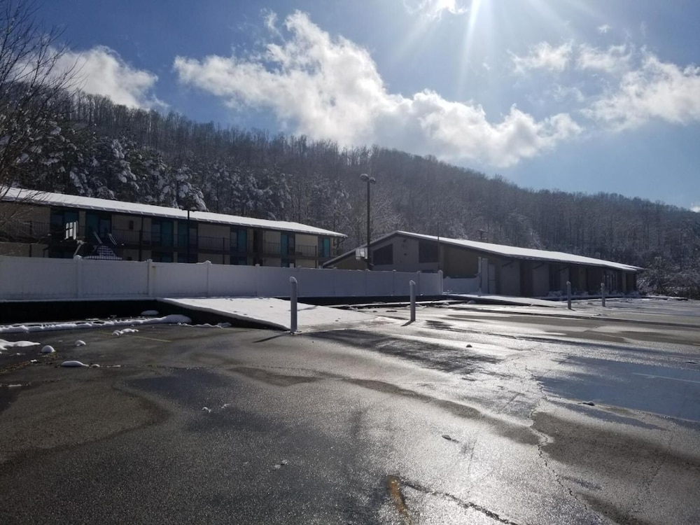 Blue Ridge Rustic Inn - photo 23