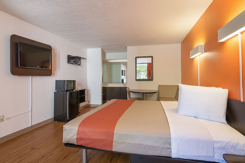 Motel 6 Newnan GA - photo 11