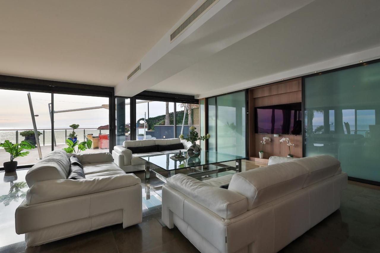 Luxus Villa Corallina Direkt Am Meer Mit Pool Und Jacuzzi by Riviera Homelife — 4-Star Luxury Hotel in Saint-Raphael, France