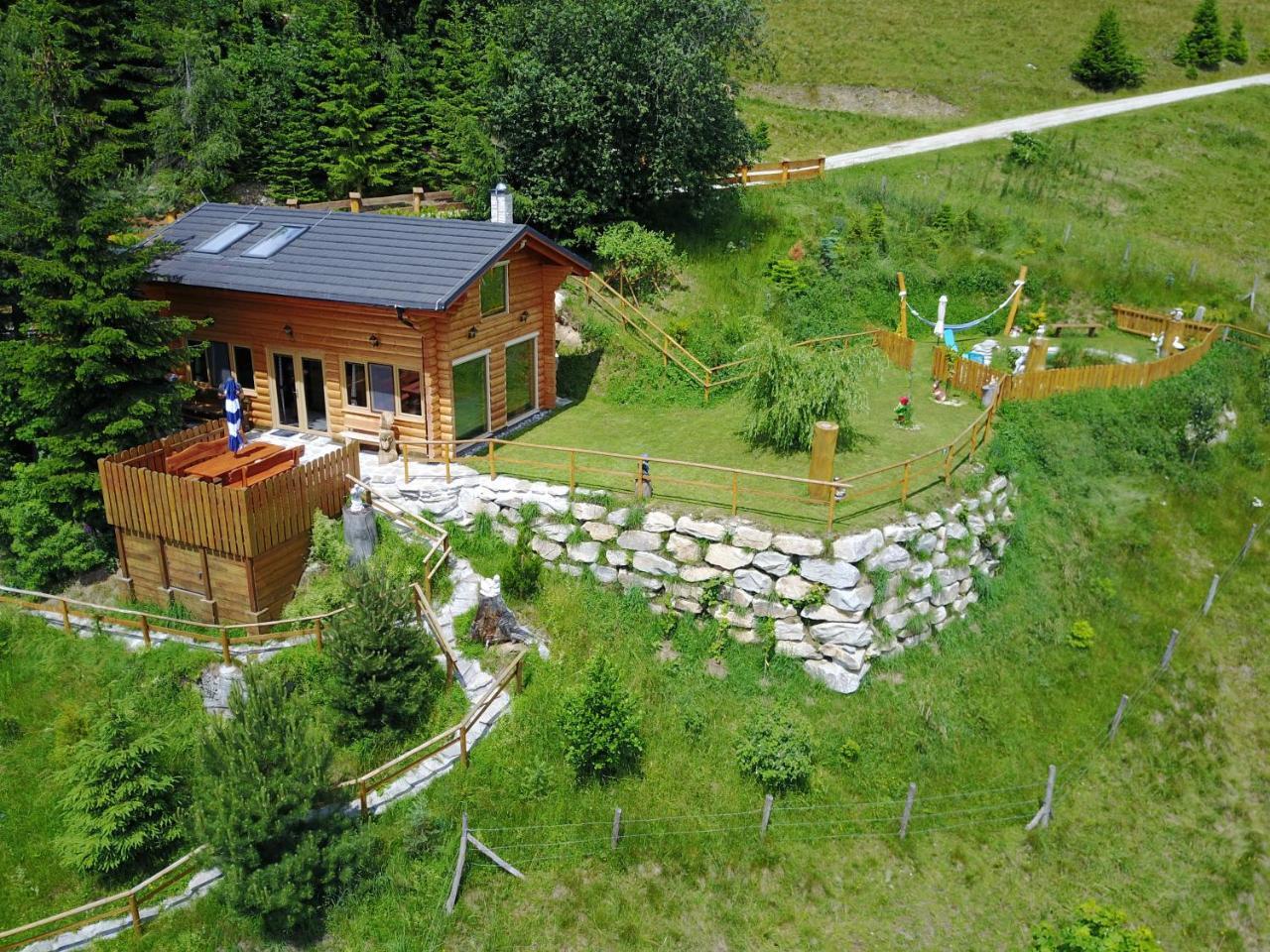 Glühwürmchenhütte - carbon neutral hotel in Ratten