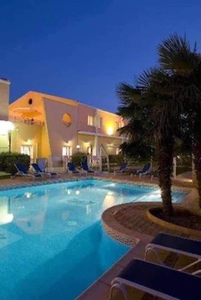 Hôtel Ariane — hotel in Istres