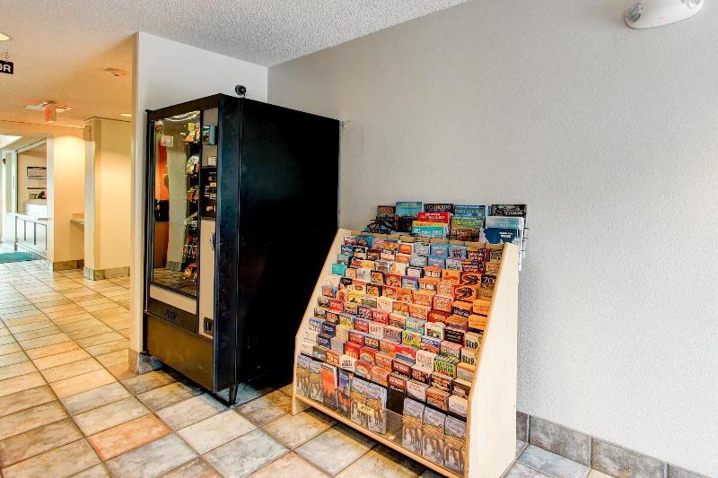 Super 8 by Wyndham Aurora East - photo 29