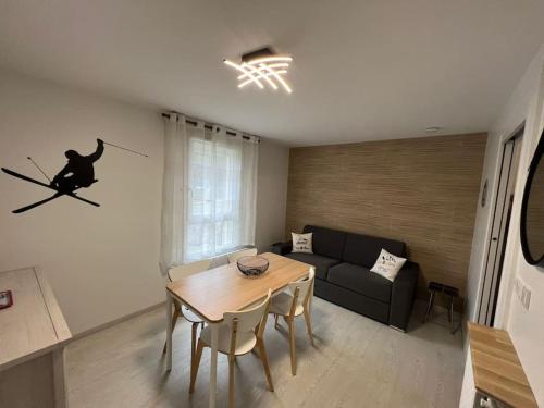 4 Pers Pied Des Pistes Wifi Netflix Lave Vaisselle — hotel in Mont-De-Lans