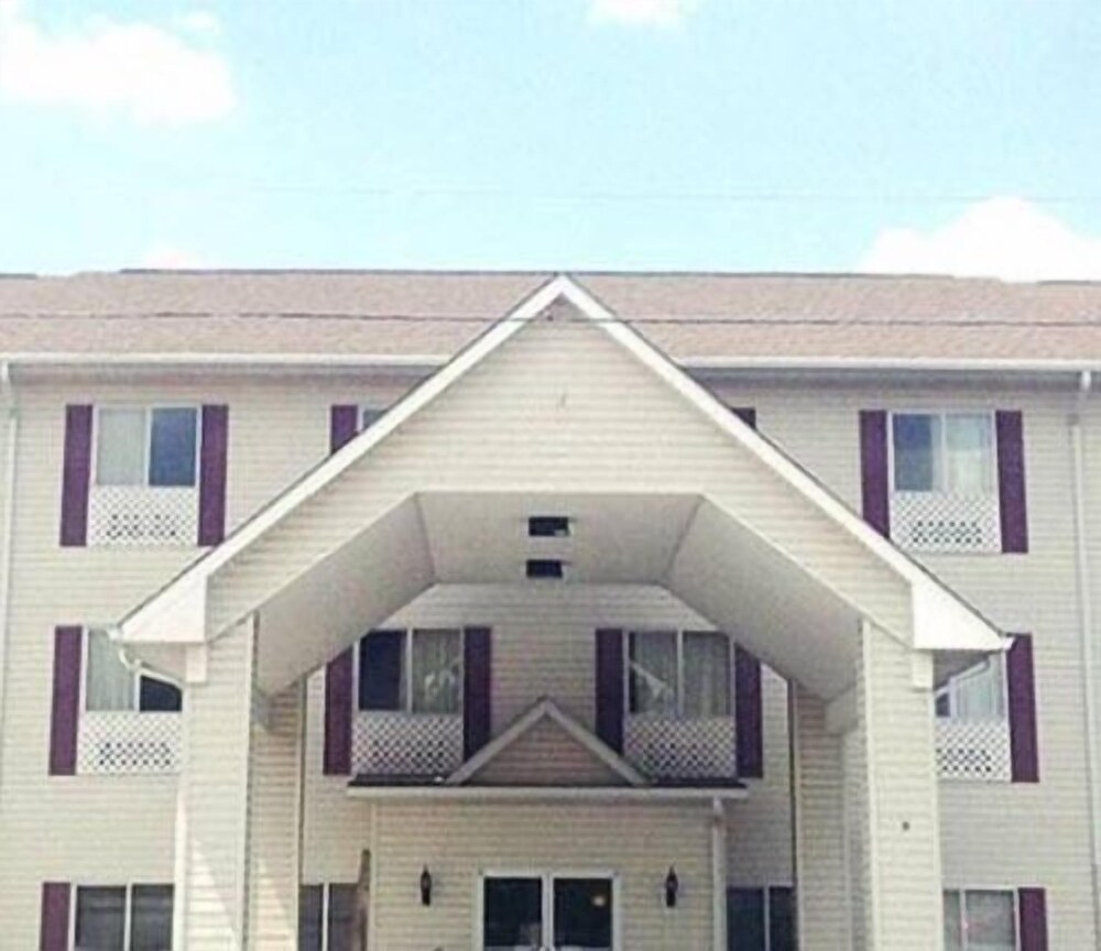 Midtown Inn And Suites — Claxton