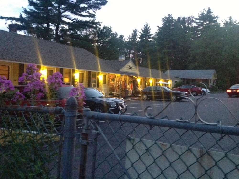 Lake Winnipesaukee Motel - photo 53