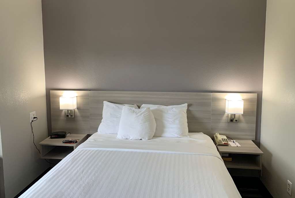Microtel Inn by Wyndham Charlotte Airport - photo 12