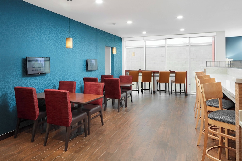 TownePlace Suites by Marriott Tampa South - photo 19