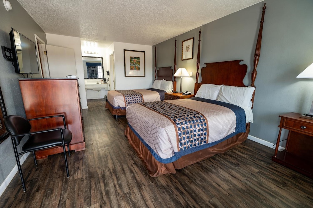 American Inn & Suites Russellville - photo 21