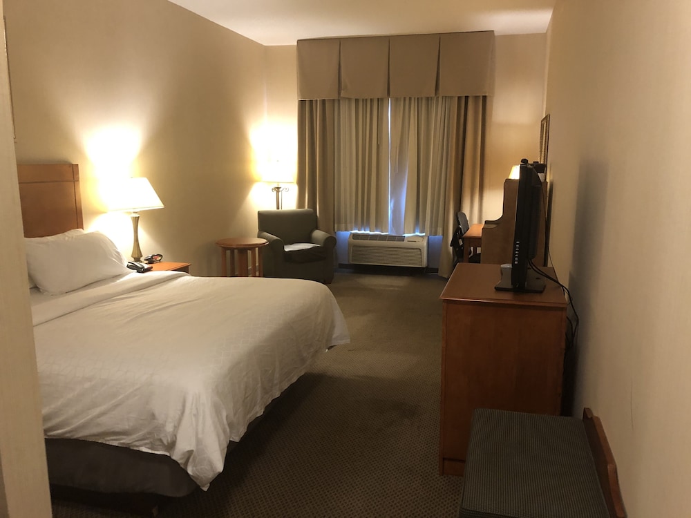 Holiday Inn Express & Suites Howell by IHG - photo 11