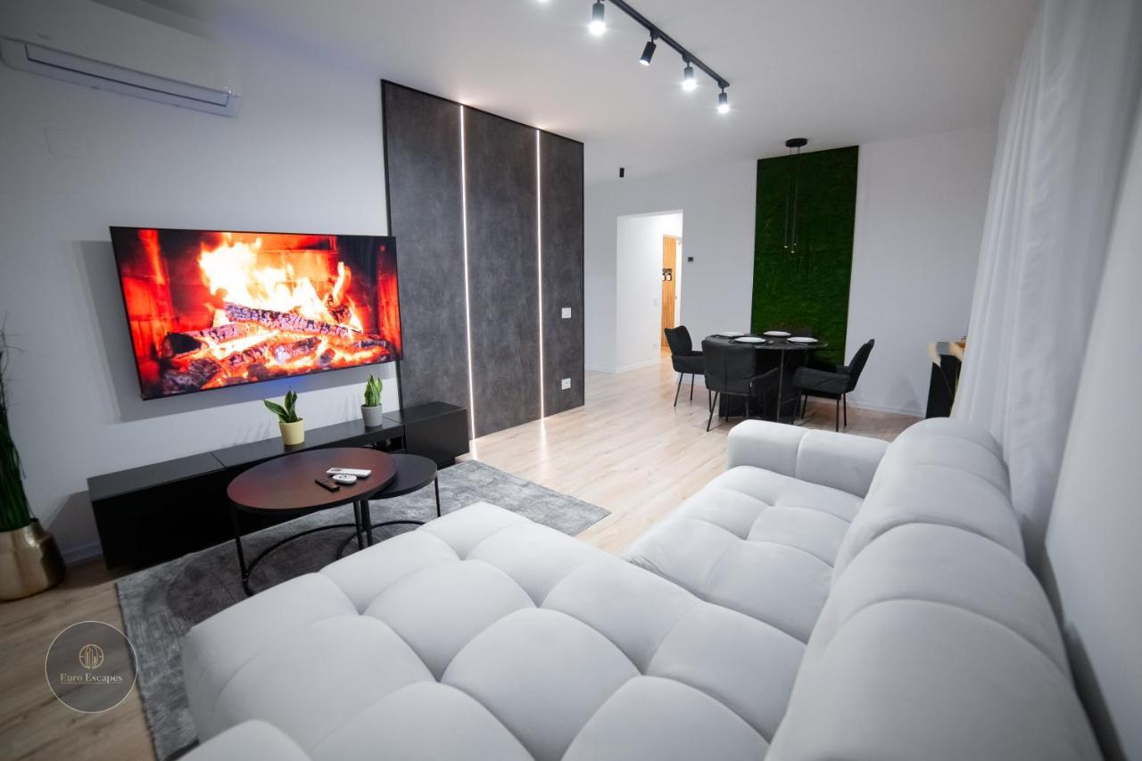 Luxury 2 Bedroom 2 Bath Apartment with Balcony Near Pipera Metro — 4-Star Luxury Hotel in Bucharest, Romania