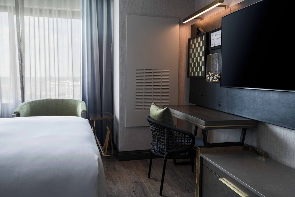 Renaissance Chicago North Shore Hotel - photo 24